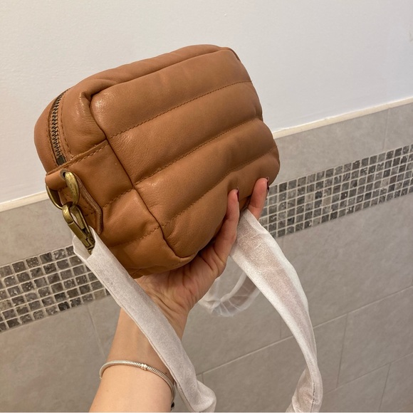 Madewell Camera Crossbody Bag - Picture 6 of 6